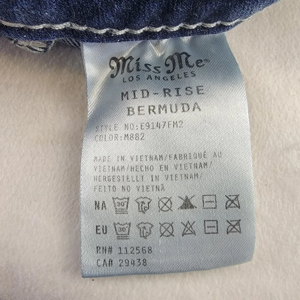 Miss Me Mid-Rise Bermuda Shorts 27 Medium Wash Embroidered Dreamcatcher Denim